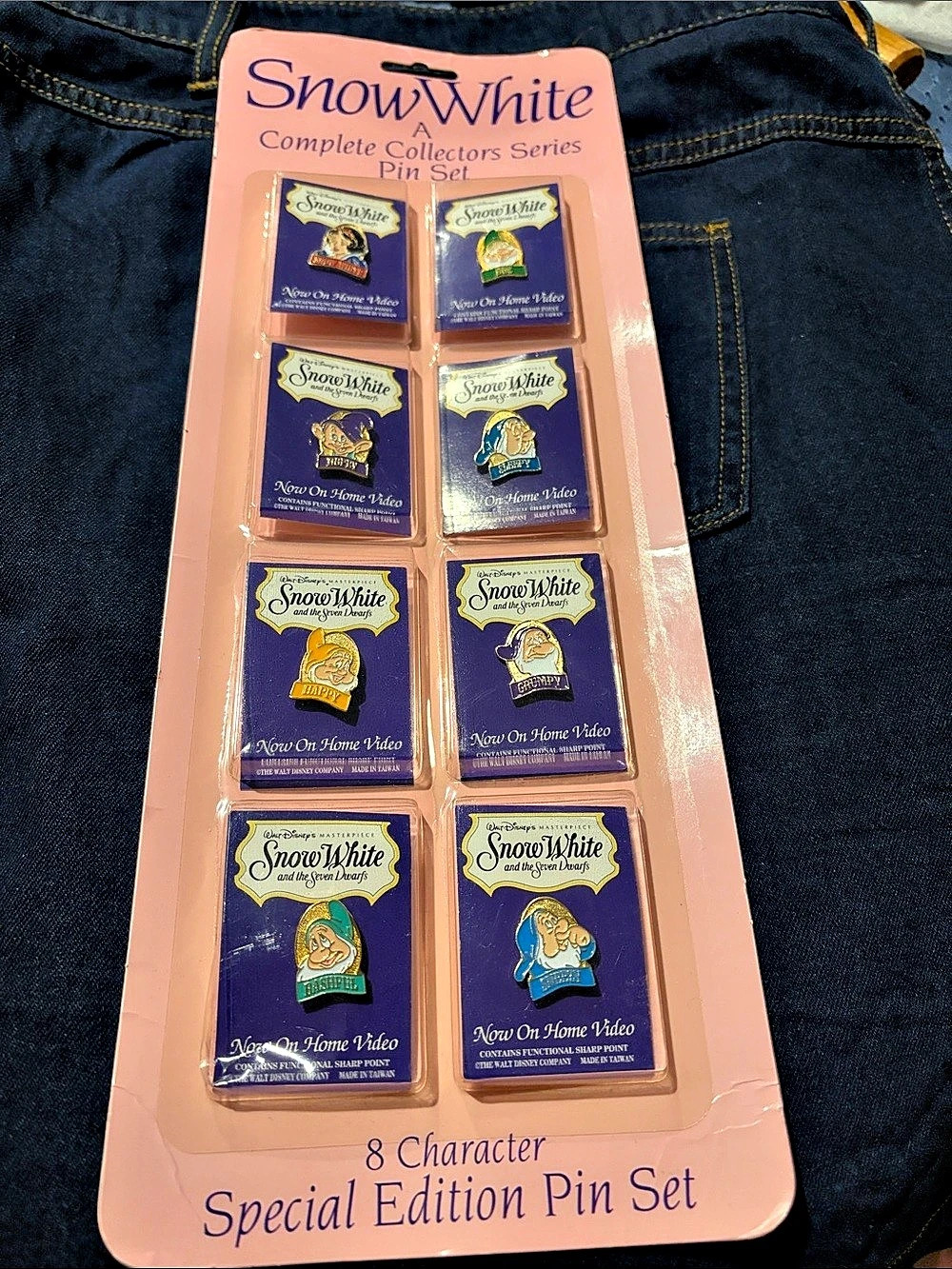 Disney Complete Collectors Series 8 Character Pin Set Snow White 8 Character Pin